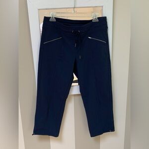 Athleta Capris in Navy blue. Excellent shape hardly worn. Size Medium